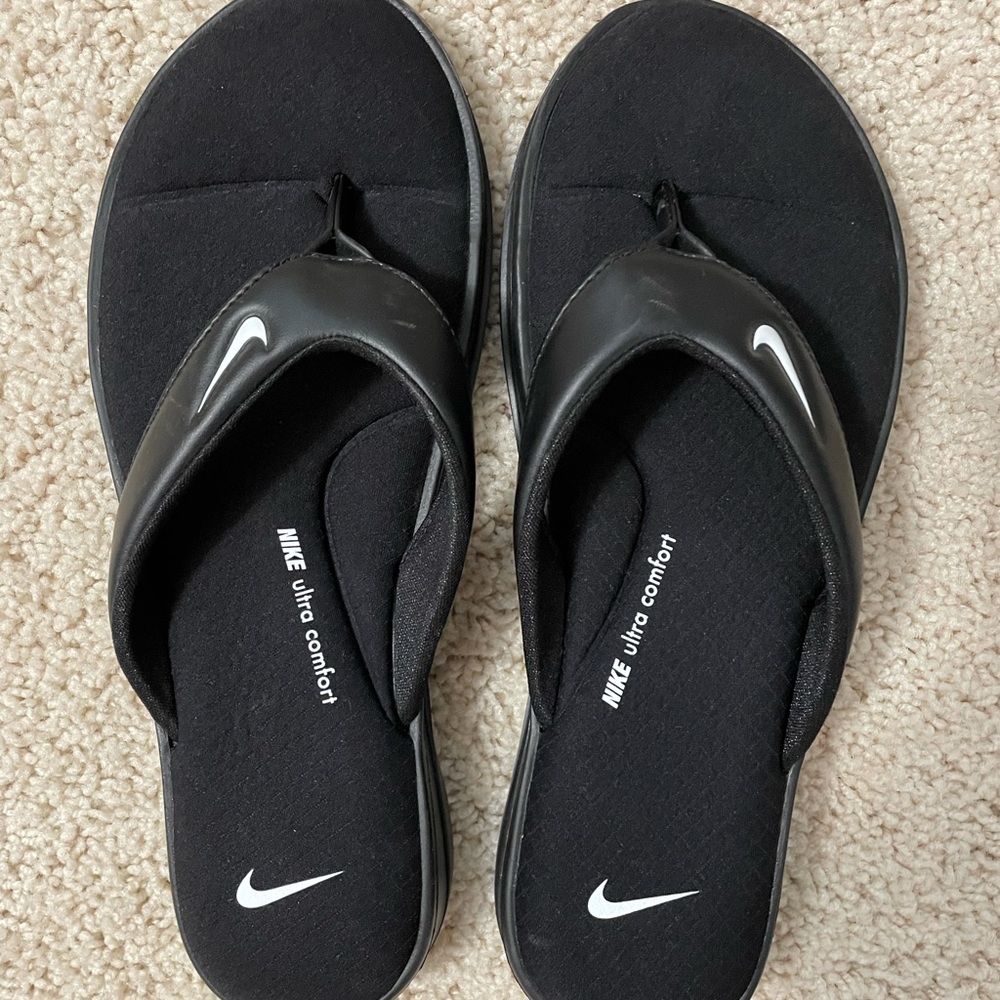 Black Nike flip flops